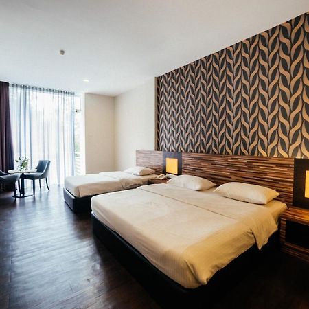 Waterfront Boutique Hotel Port Dickson Buitenkant foto
