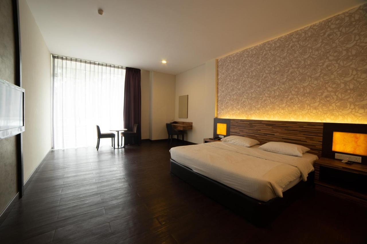 Waterfront Boutique Hotel Port Dickson Buitenkant foto