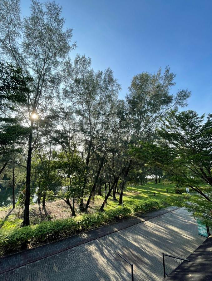 Waterfront Boutique Hotel Port Dickson Buitenkant foto