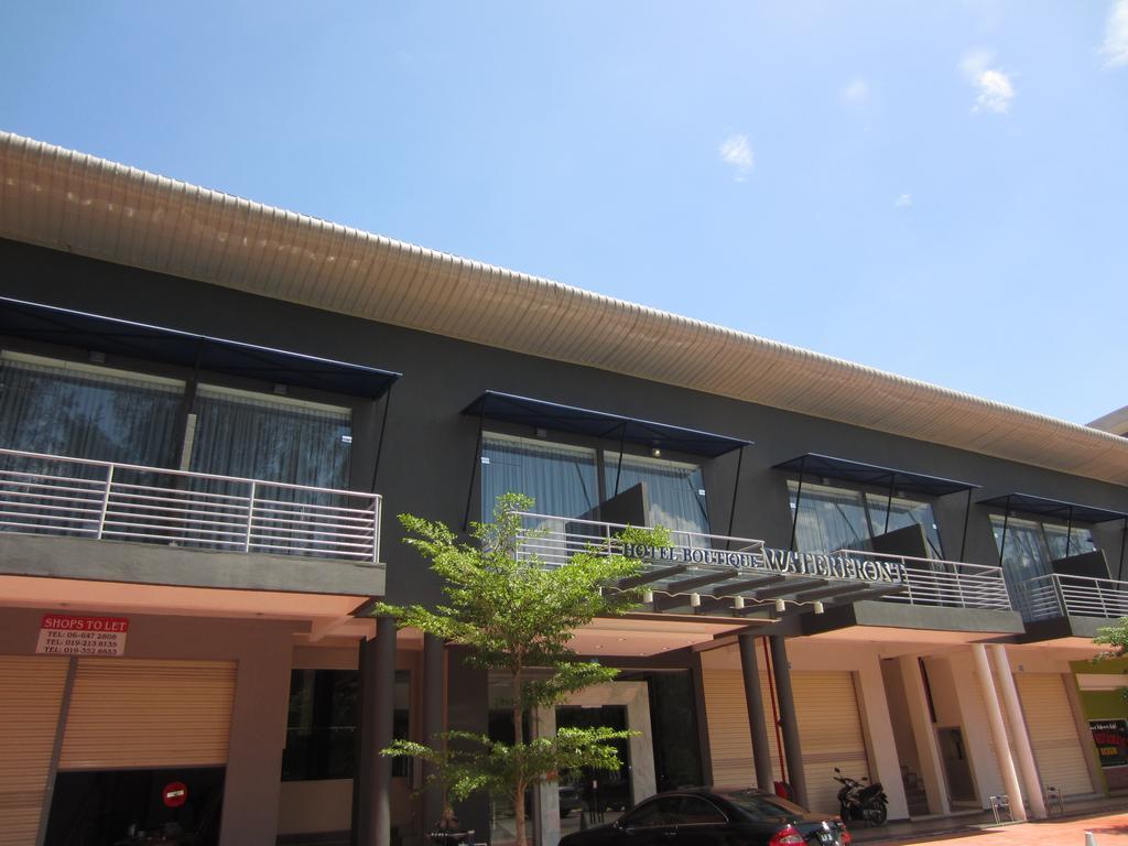 Waterfront Boutique Hotel Port Dickson Buitenkant foto