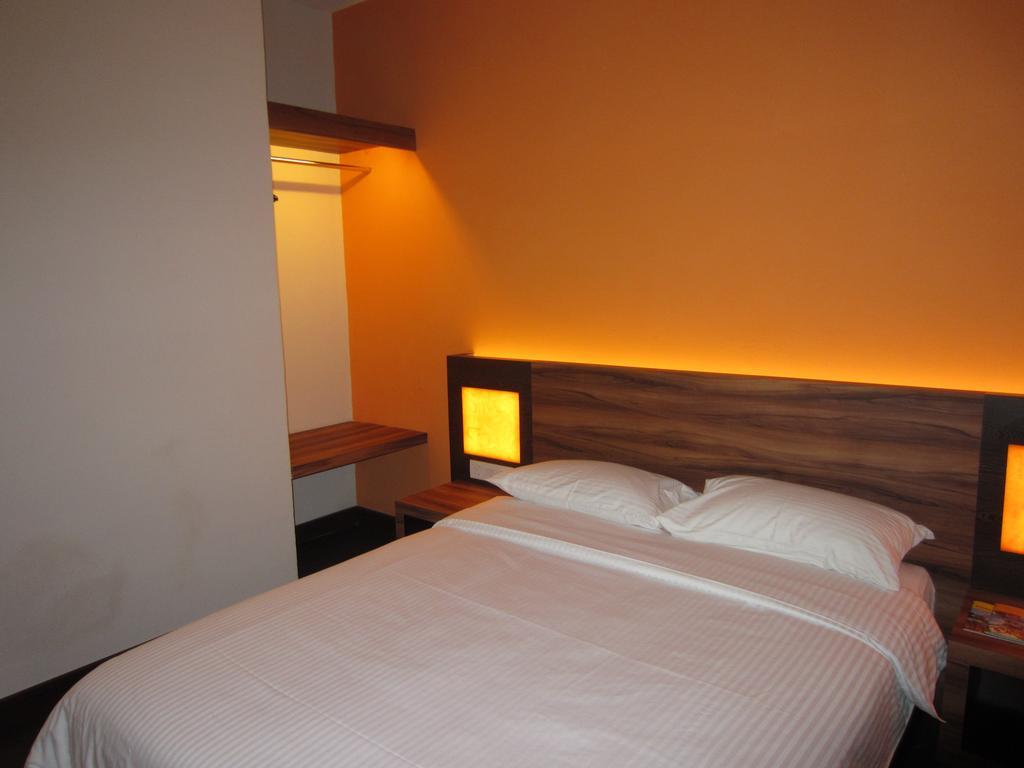 Waterfront Boutique Hotel Port Dickson Kamer foto