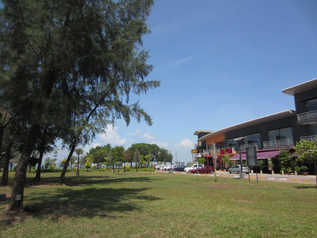 Waterfront Boutique Hotel Port Dickson Buitenkant foto