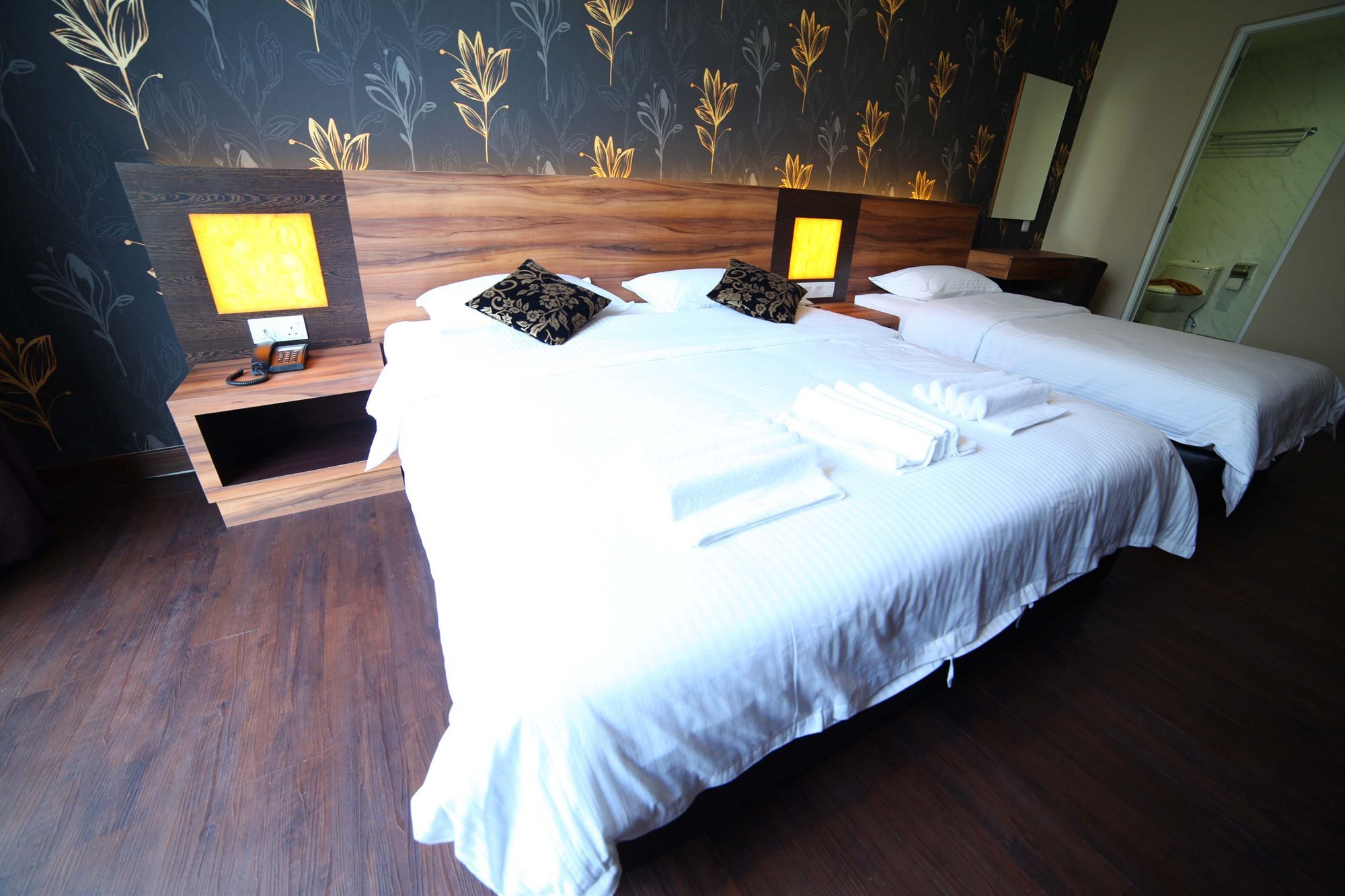 Waterfront Boutique Hotel Port Dickson Buitenkant foto