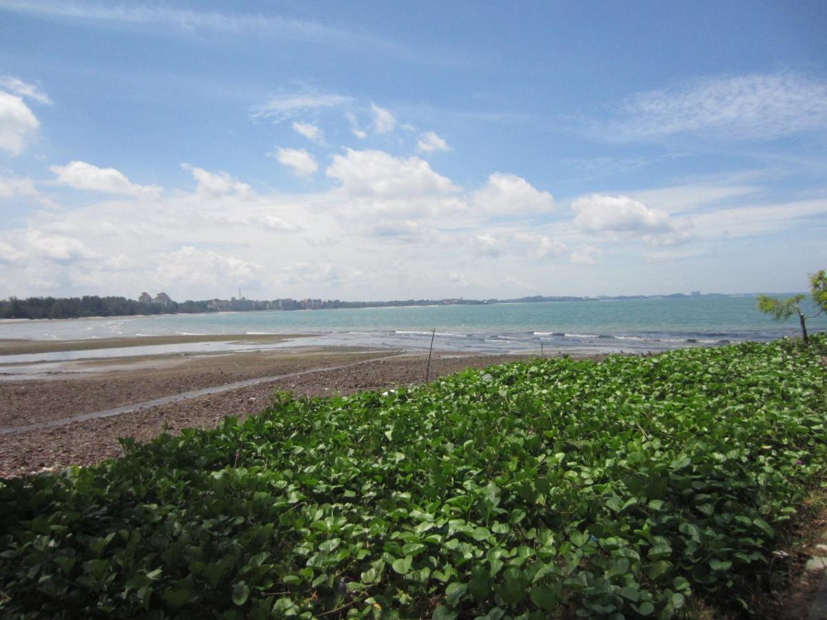 Waterfront Boutique Hotel Port Dickson Buitenkant foto